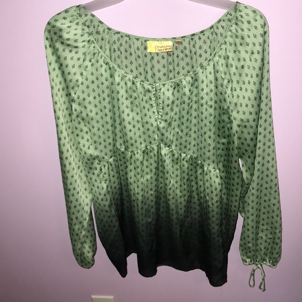 Ombré green shirt